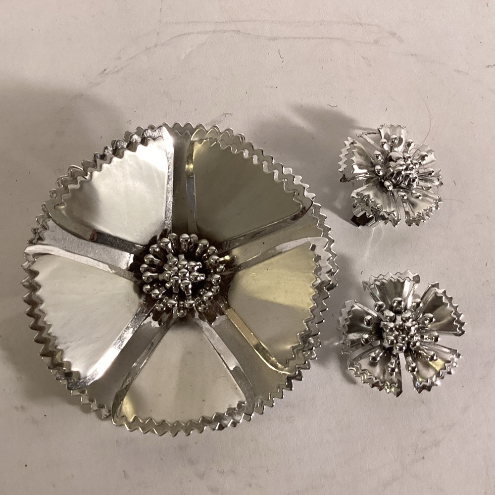 Vintage brooch and earrings set